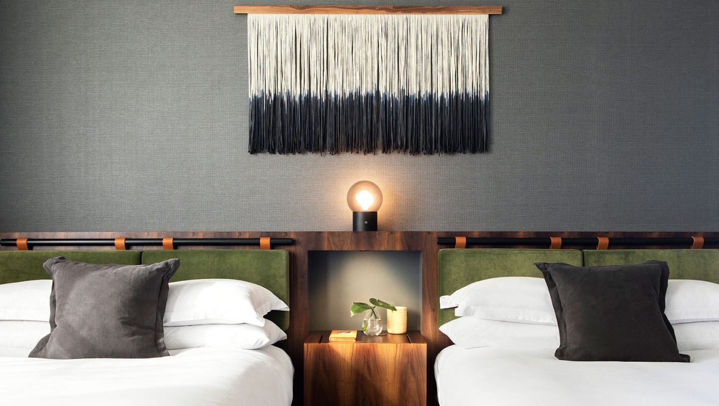 Queen queen deluxe room 37ae8015