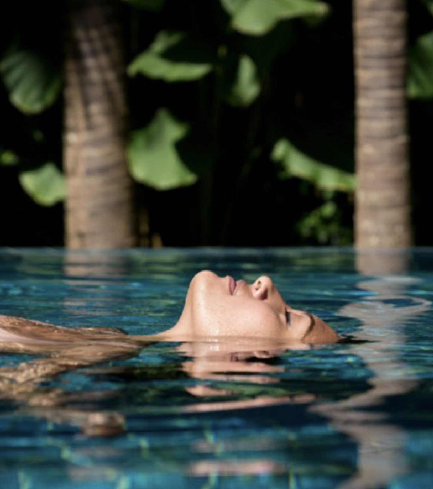 Nimbu poolwoman