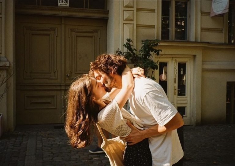 Hotel Indigo kiss
