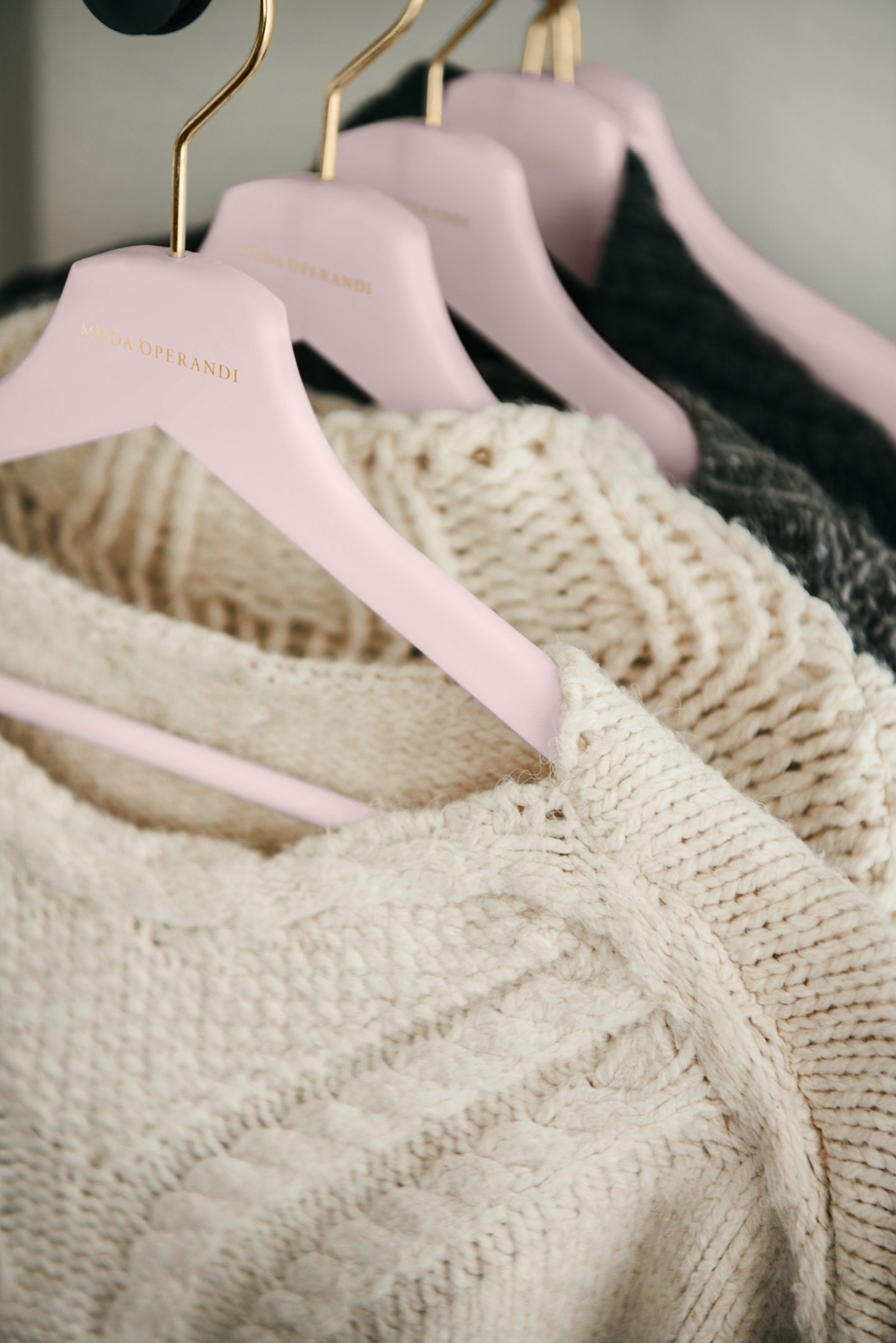 Moda Operandi Hangers 01